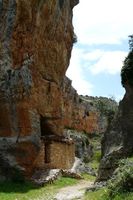 Corral de ganado bajo abrigo roca