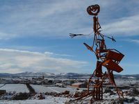 Escultura con restos metálicos, Blancas