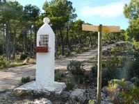 Peirón y señalética sendero (Fuentespalda)