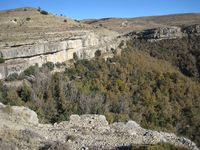 Vista panorámica de estratos de caliza